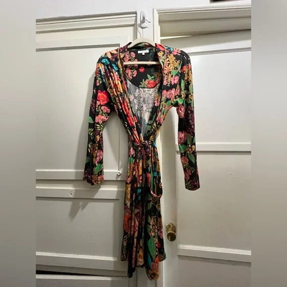 Johnny Was Camella black floral lounge robe size small